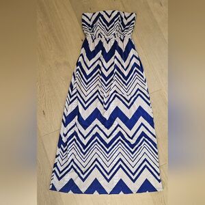 🎁Blue and Beige Chevron Strapless Dress